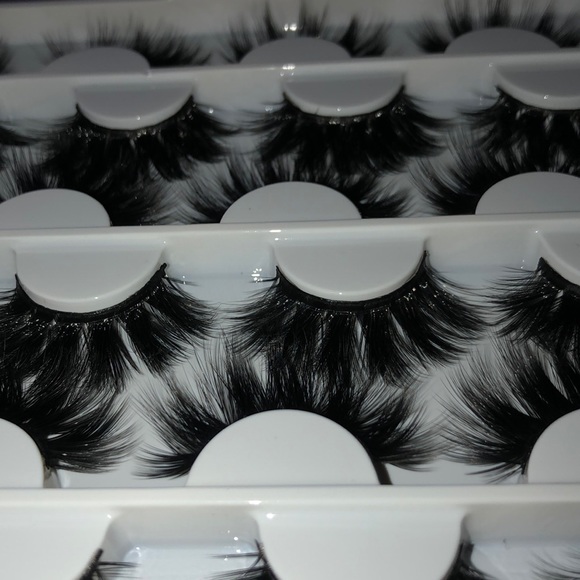 Dramatic Lashes. ‼️SOLD‼️ - Picture 4 of 5